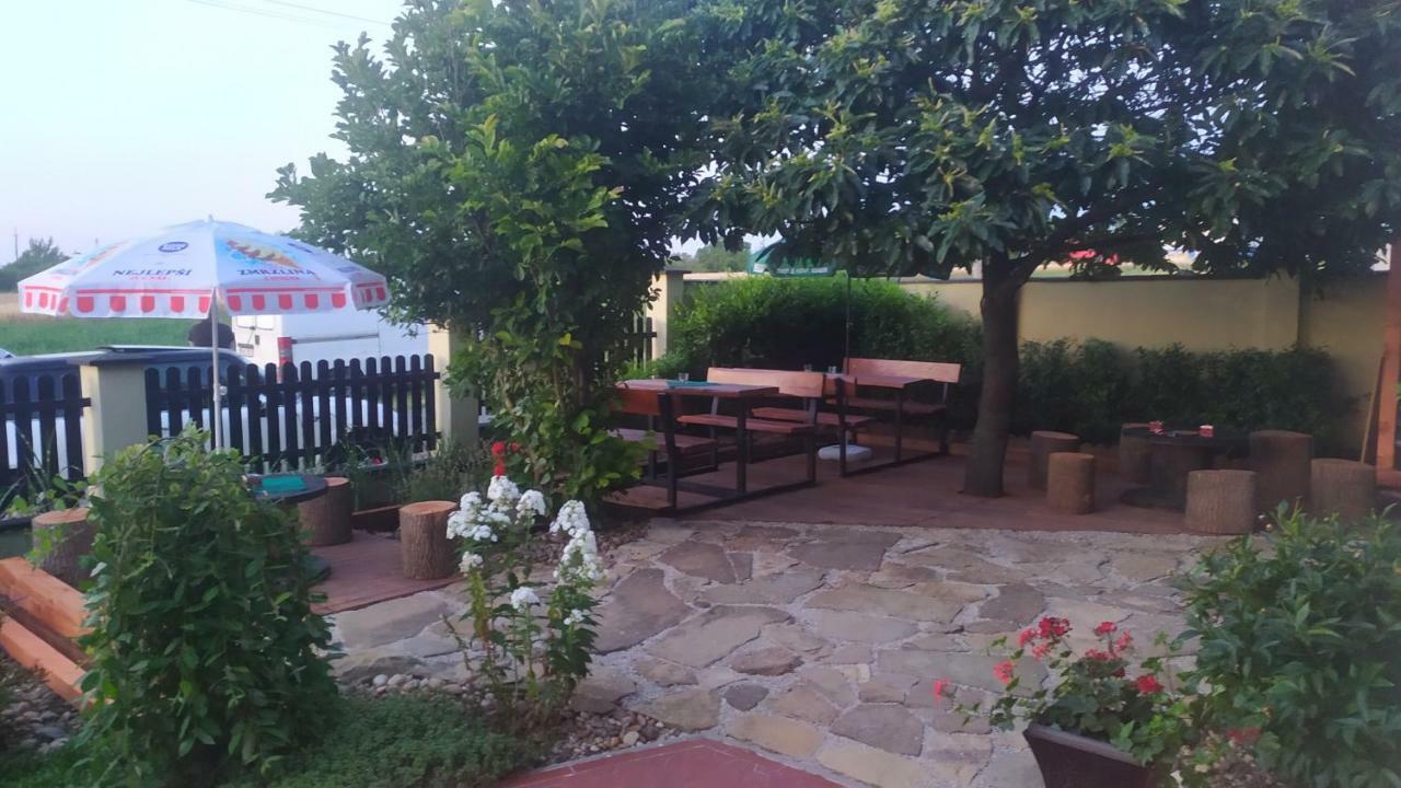 Nocleh na Jihu Apartment Veseli nad Moravou Luaran gambar